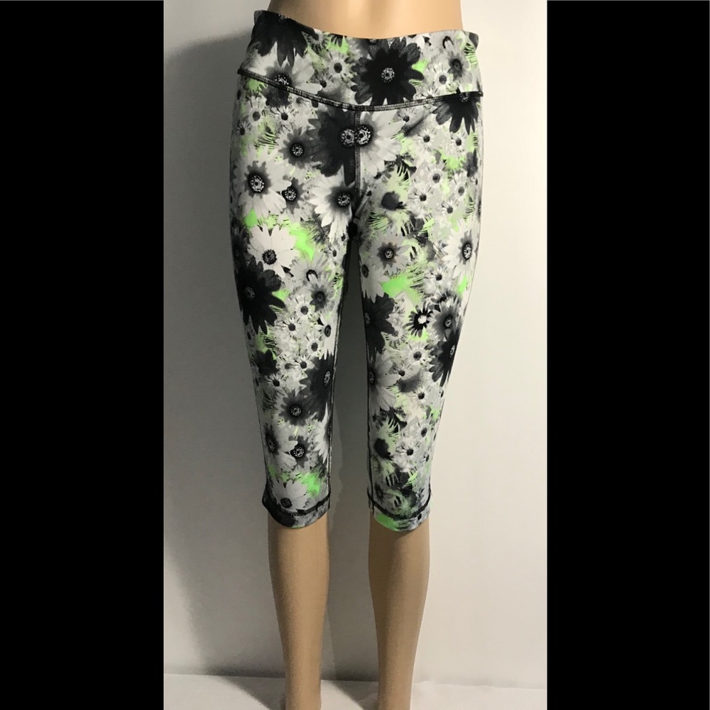 Preloved Material Girl Active Capri